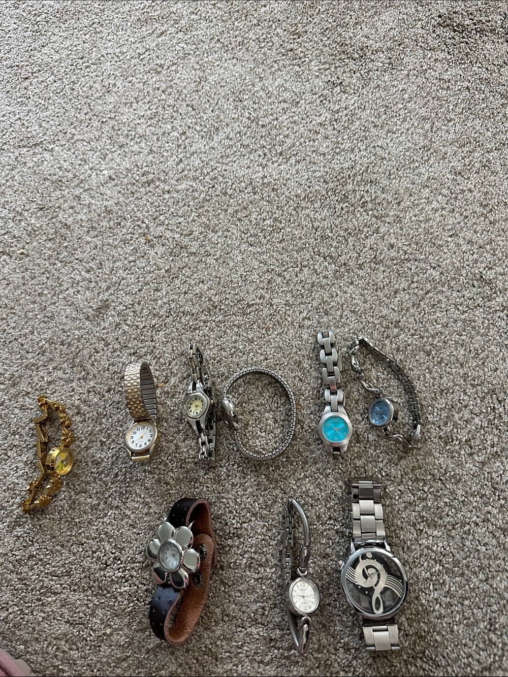 Lot of costume vintage watches gold and silver needs batteries